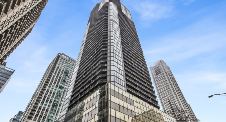 10 E ONTARIO Street