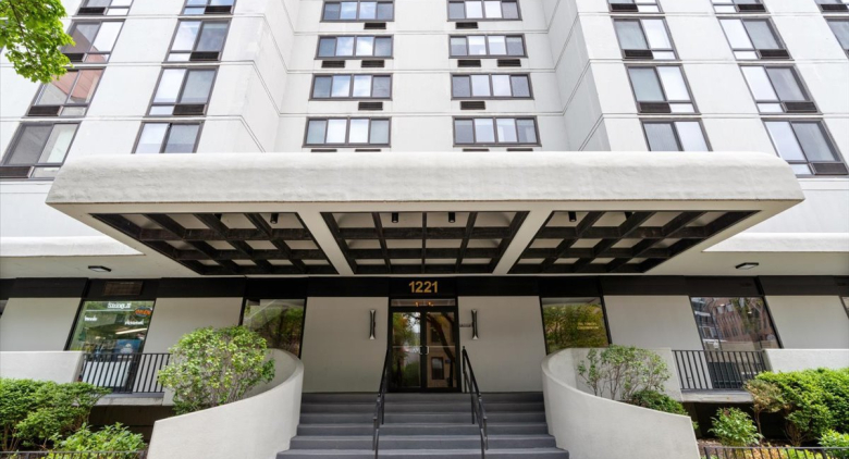 1221 N Dearborn Street #604S