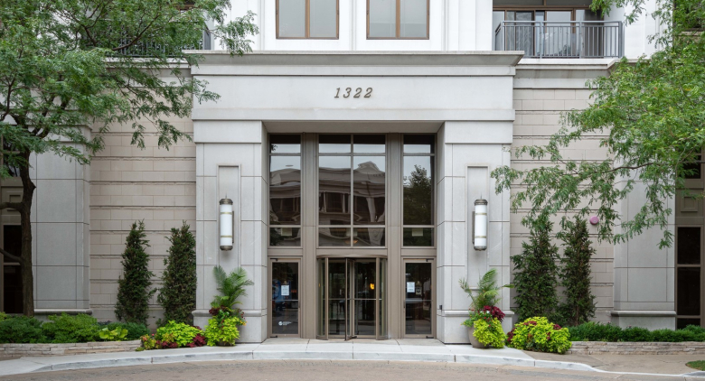 1322 S Prairie Avenue #304