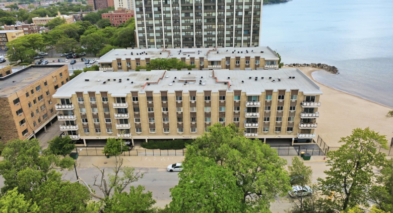 2772 E 75th Street