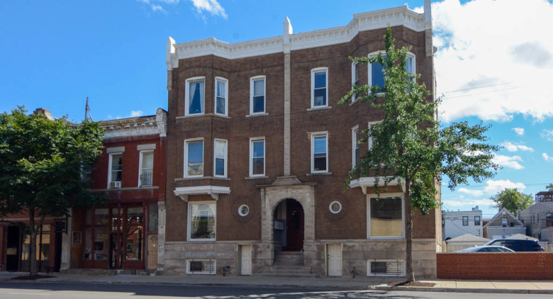 2143 W Chicago Avenue