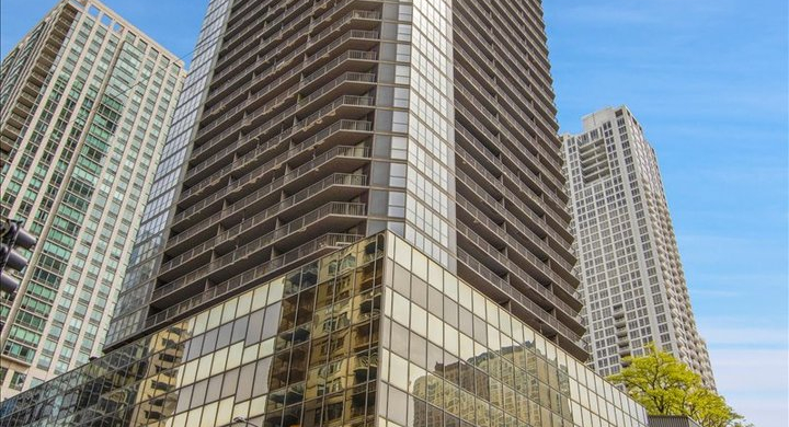10 E ONTARIO Street #905