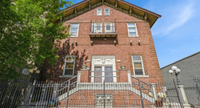 2350 N KEDZIE Avenue