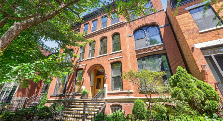 820 W Webster Avenue