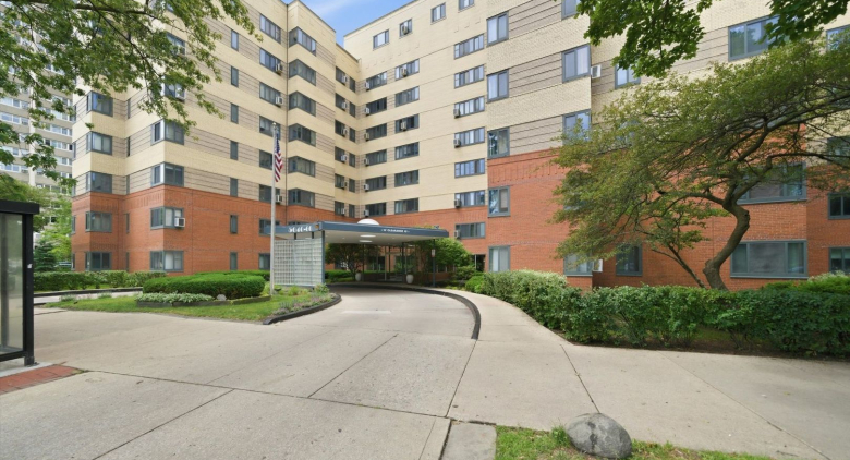 5044 N Marine Drive