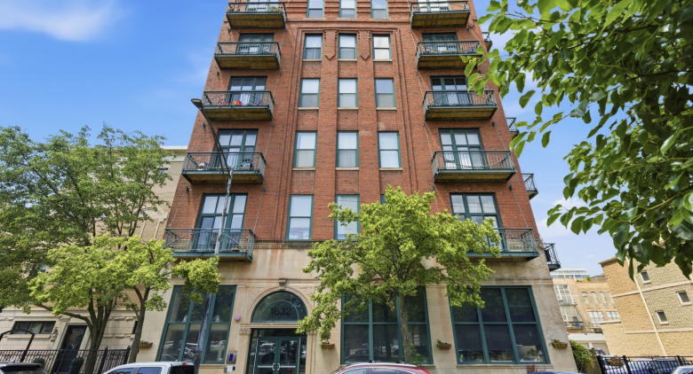 1632 S Indiana Avenue #304