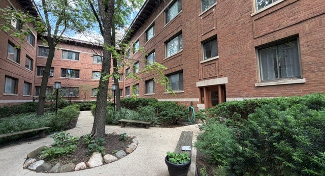 804 W Lakeside Place