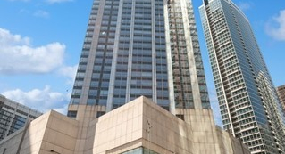 512 N McClurg Court