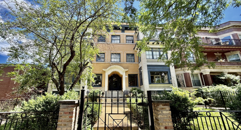 4149 N Sheridan Road