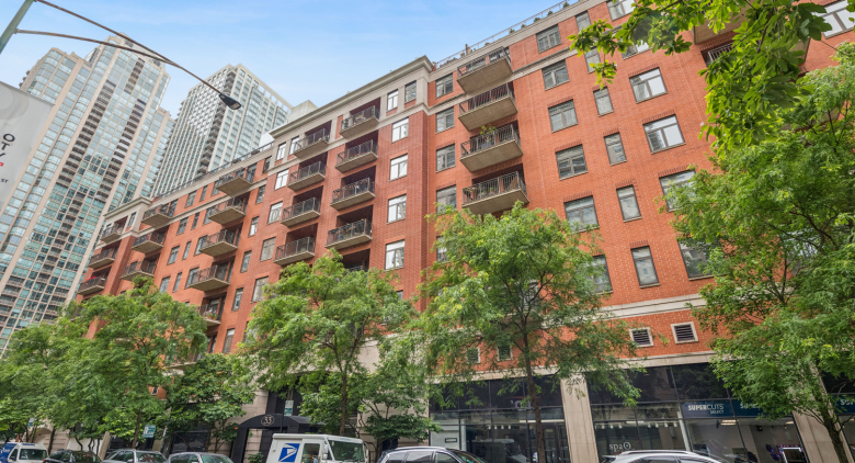 33 W Huron Street