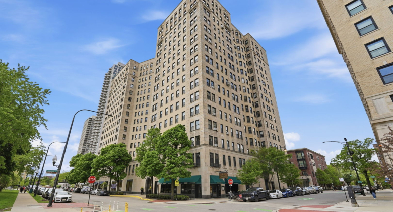 2000 N Lincoln Park West