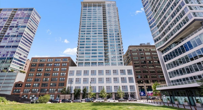 Unit #2005 at 701 S Wells St.