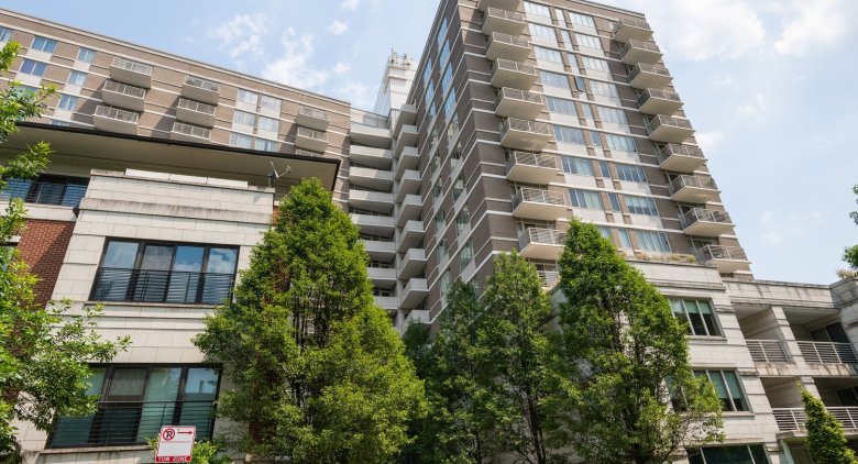 1515 S Prairie Ave. #1204
