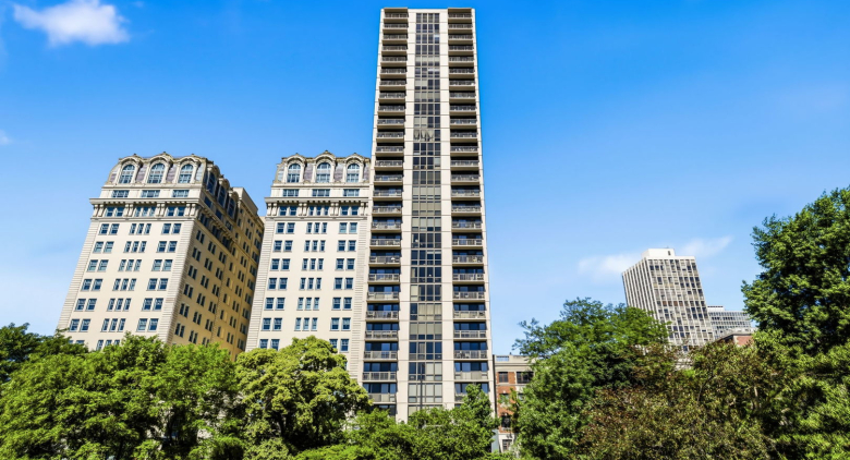 2314 N Lincoln Park West