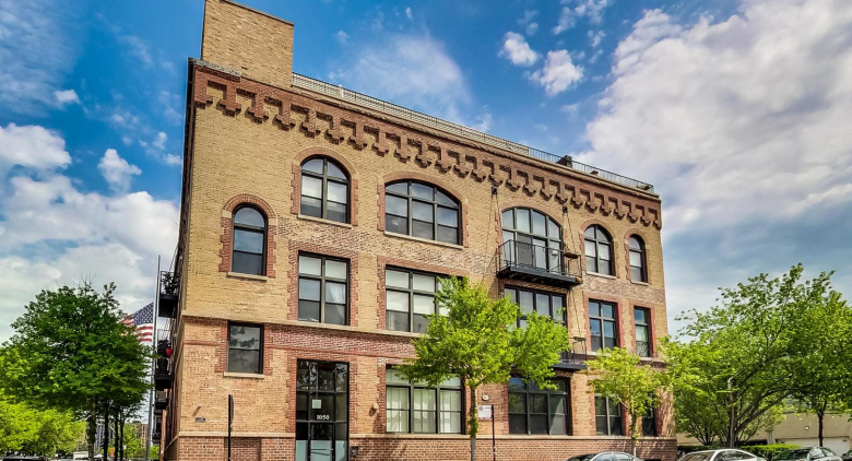 1050 W HUBBARD Street #1C