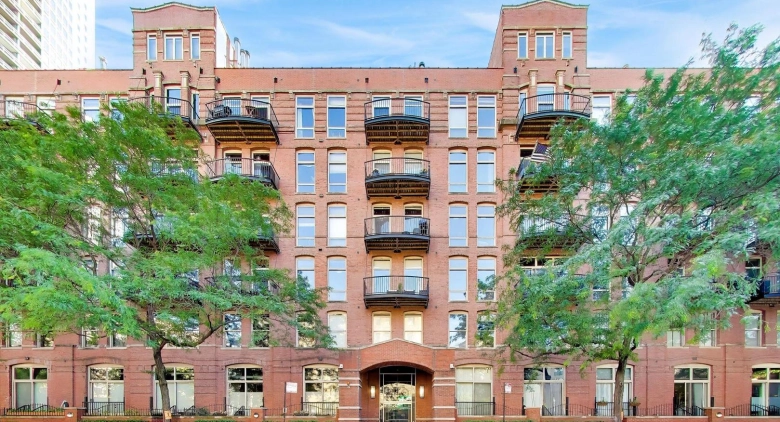 Unit #423 at 550 N Kingsbury St.