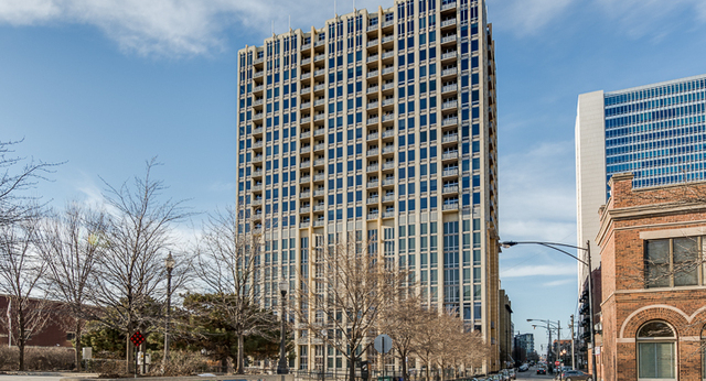 700 N Larrabee Street #1401