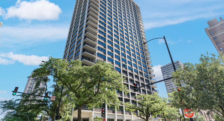 88 W Schiller Street