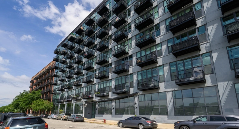 Unit #604 at 1224 W Van Buren St.