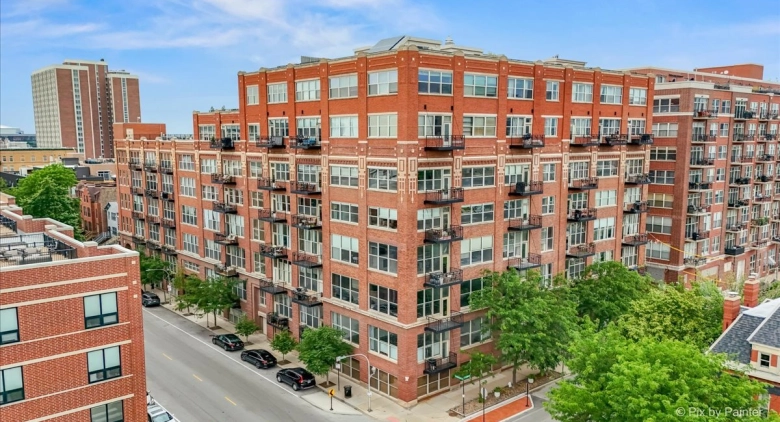 Unit #422 at 1500 W Monroe St.