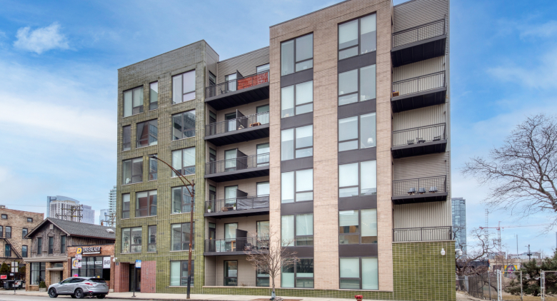 851 W Grand Avenue