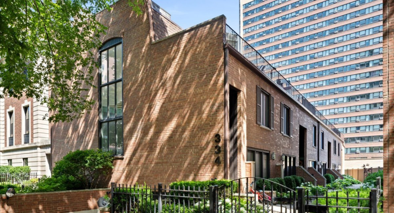 334 W Barry Avenue