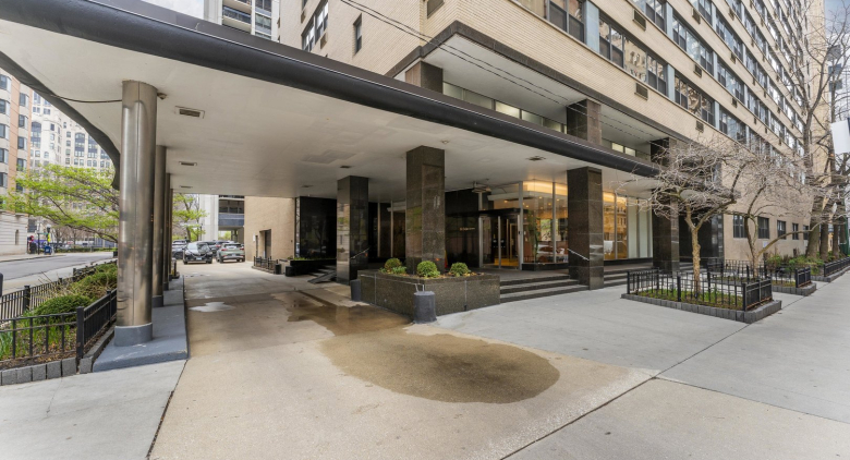 850 N Dewitt Place #13E