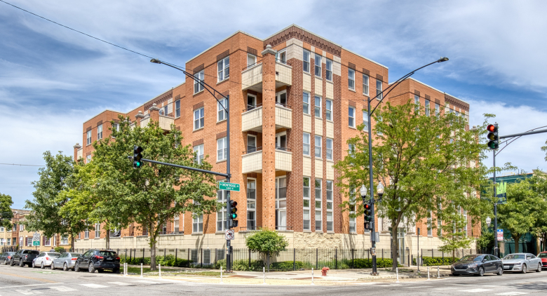 3550 W Montrose Avenue