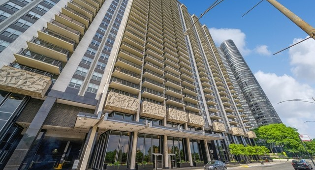 400 E Randolph Street #2622