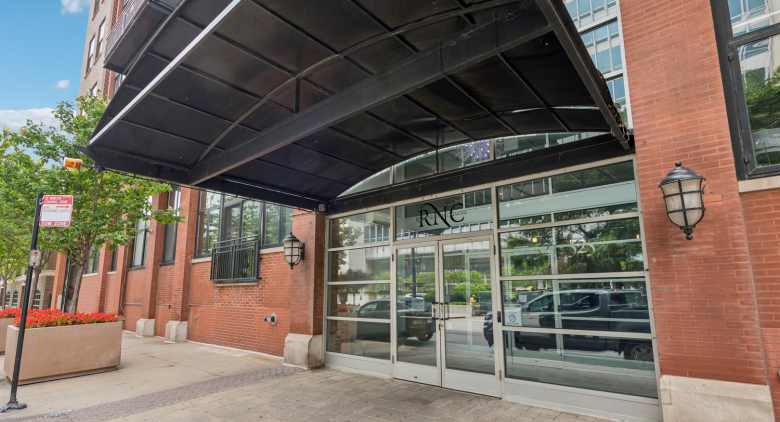521 W SUPERIOR Street