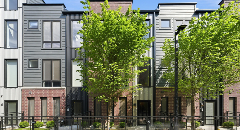 4250 W BELMONT Avenue