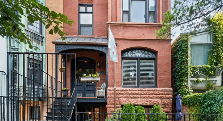350 W Dickens Avenue