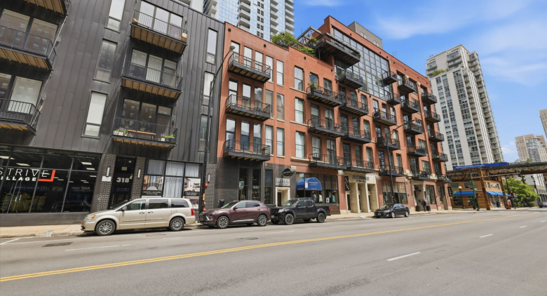 300 W Grand Avenue