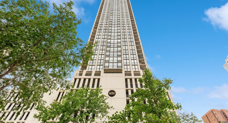 1122 N Clark Street #2003