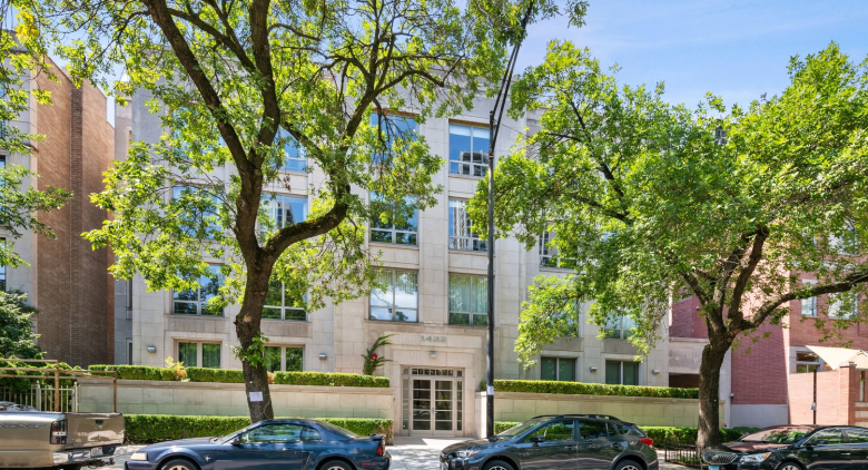 1422 N La Salle Drive #302
