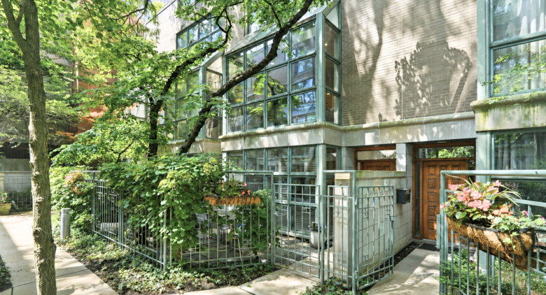107 W DELAWARE Place #F