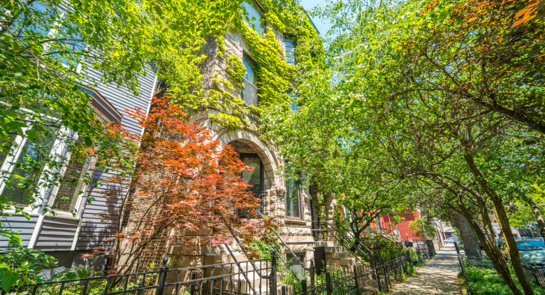 622 W Briar Place