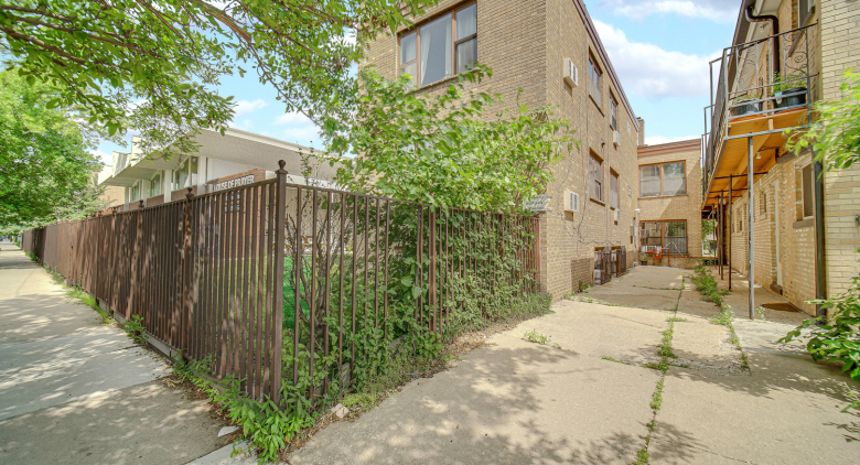 2620 W Foster Avenue