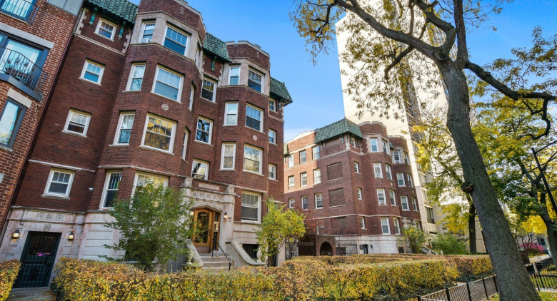 2744.5 N Hampden Court