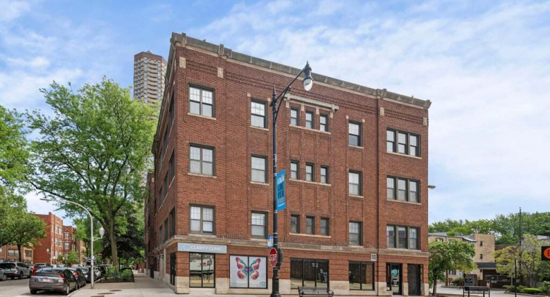 735 W Waveland Avenue