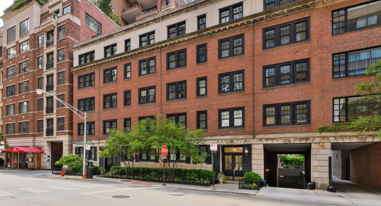 202 E WALTON Place #1W