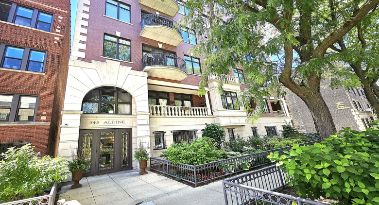 545 W Aldine Avenue