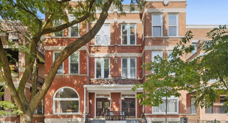 2734 N Seminary Avenue