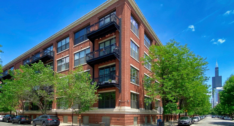 1040 W Adams Street #420