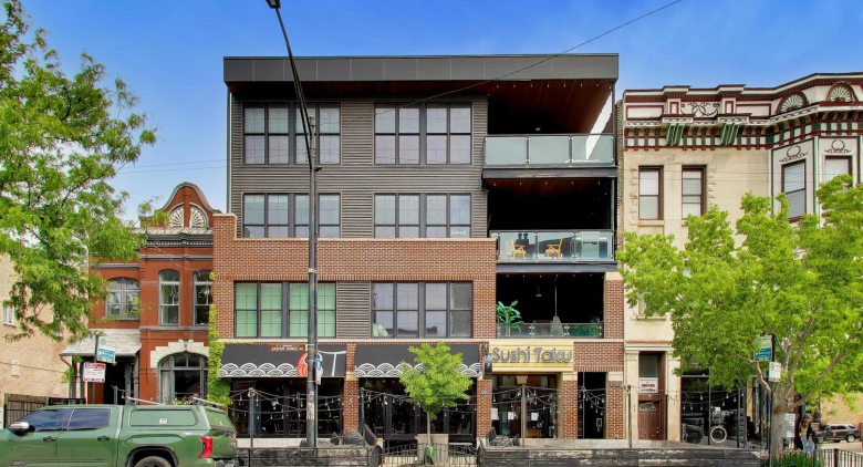 1902 W Division Street