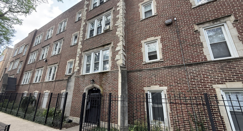 2002 W Jarvis Avenue