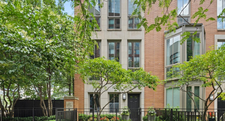 447 N McClurg Court