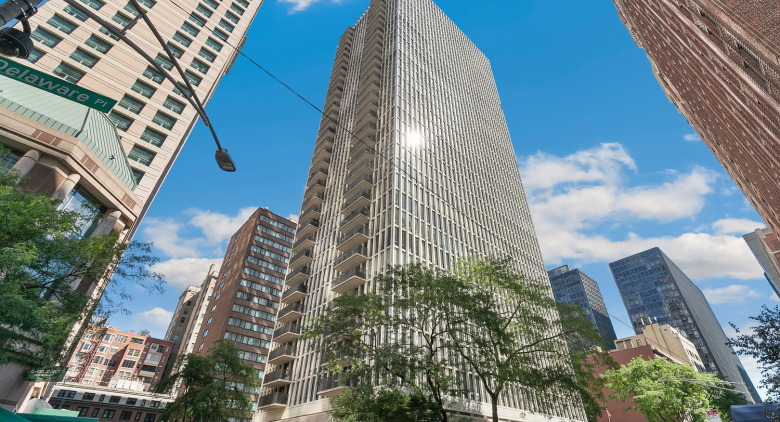 200 E Delaware Place