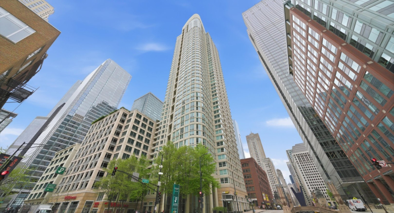 345 N La Salle Drive #401
