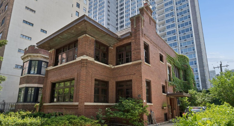 717 W Junior Terrace